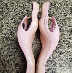 Crocs light pink boulder flip flops sz 8